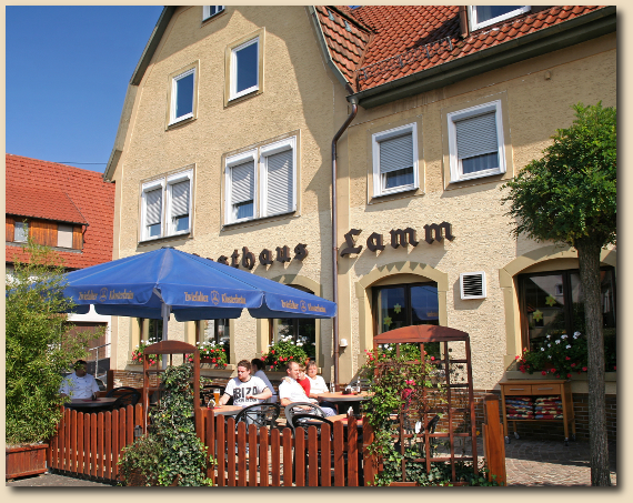 1-Lamm-mit-Biergarten